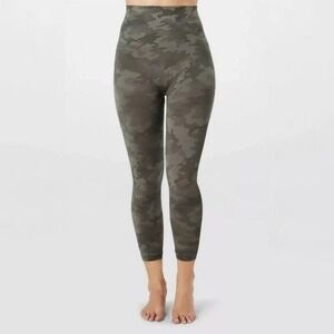 Spanx Look At Me Now Seamless 21" Crop Leggings Camo Size XXL Womens